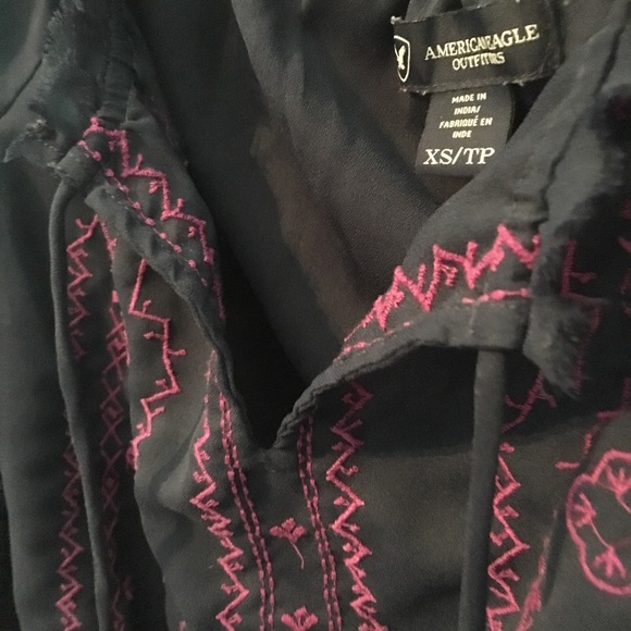 Unique patterned top - Picture 3 of 4